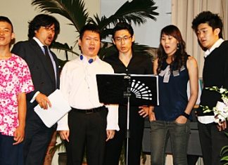 The singing superstars joined the blind students in a rendition of Amazing Grace.